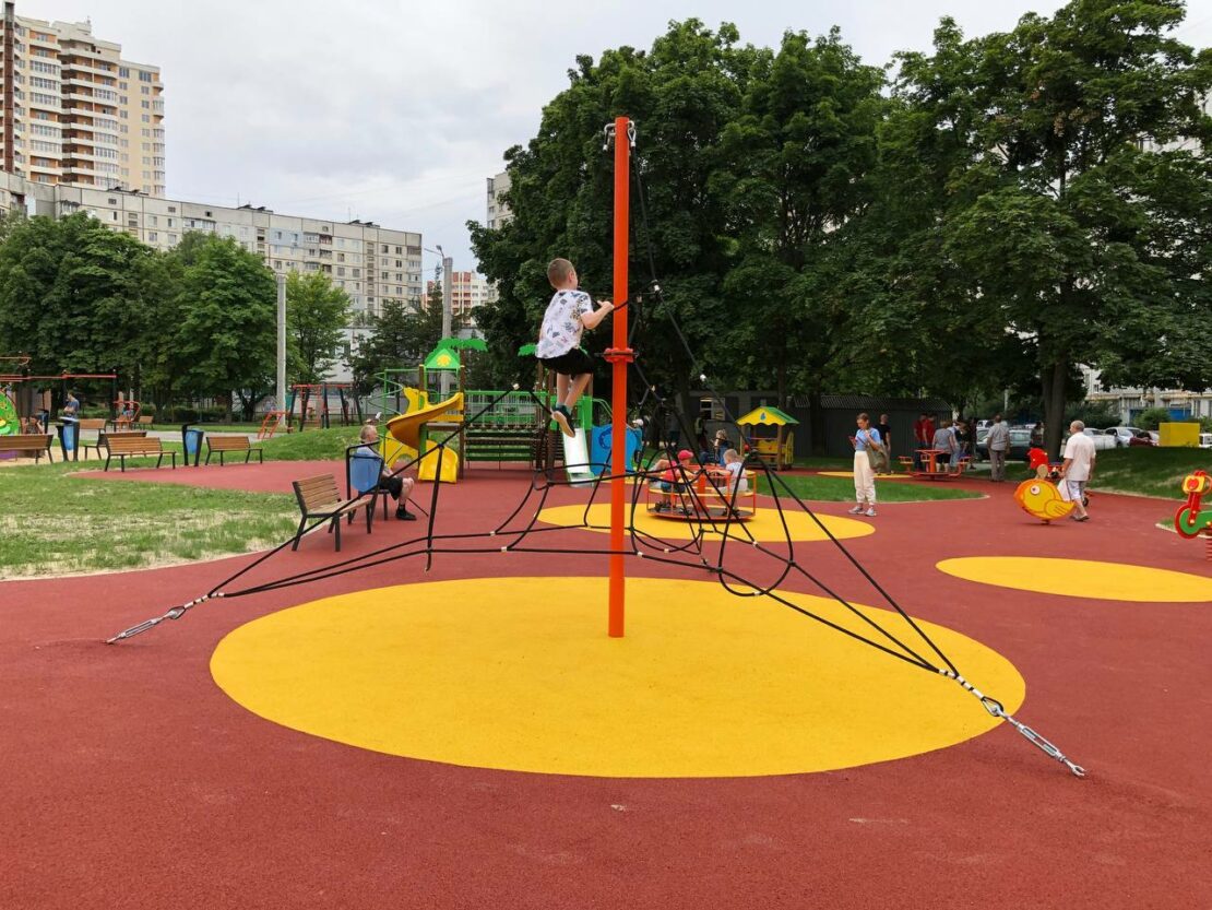 В Харькове на проспекте Победы открыли еще одну зону отдыха