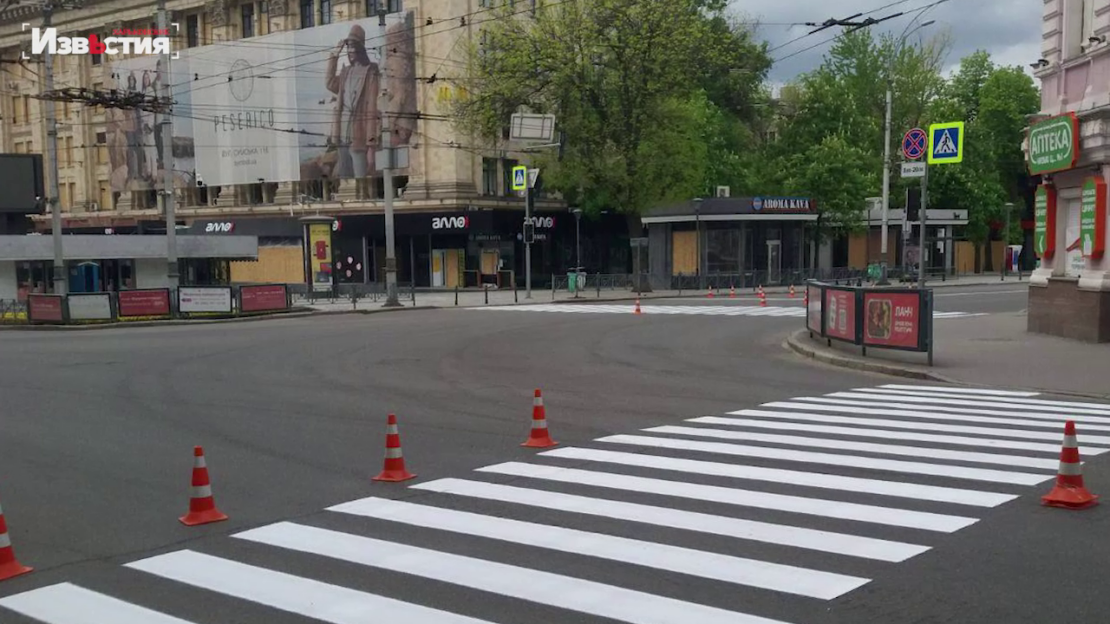 Коммунальщики приводят в порядок Харьков к приезду горожан