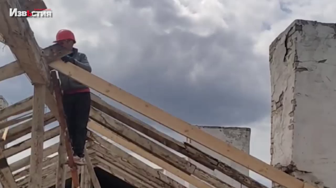 Вместо кровли - небо! Харьковские коммунальщики восстанавливают последствия после обстрелов