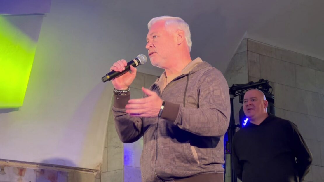 "Вы вселяете веру...", - Игорь Терехов и Студия "Квартал 95" поблагодарили коммунальщиков за их труд