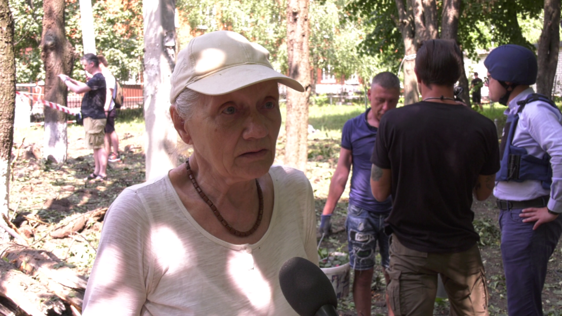 «За что нас убивают? путин, ты падла, я сама россиянка!» Харків'яни передали привіт керівництву Росії (відео)