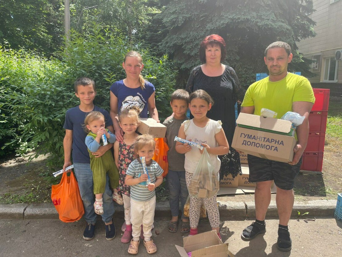 В Иднустриальном районе продолжают выдавать гуманитарную помощь местным жителям (видео)