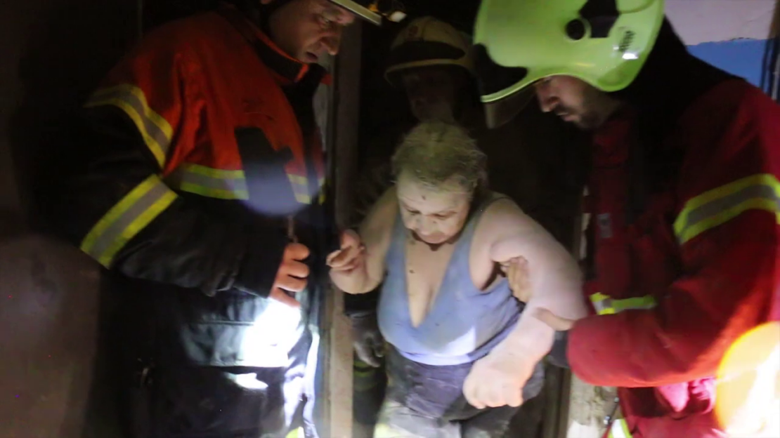 Ракетний обстріл Харкова 11 липня. Перші хвилини рятувальної операції від бійців ДСНС