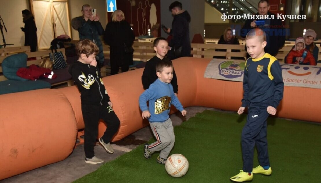 Відкрите спортивне тренування з футболу у Харкові. Фоторепортаж