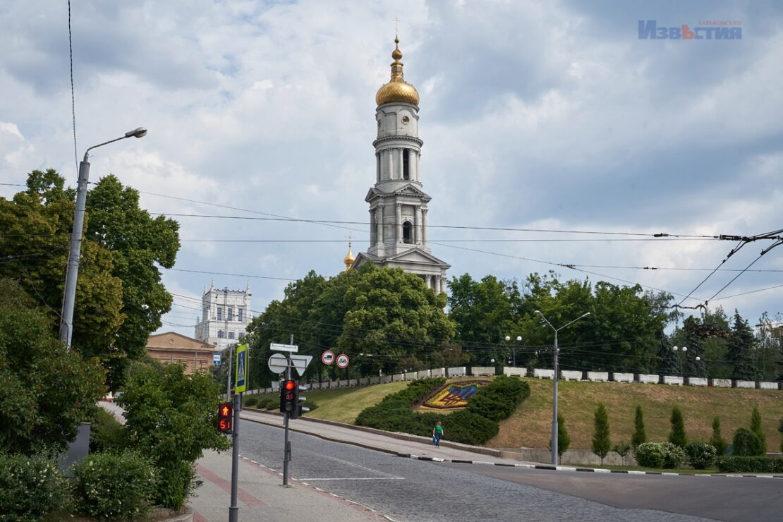 Центр Харкова прикрасила патріотична клумба-герб (фото)