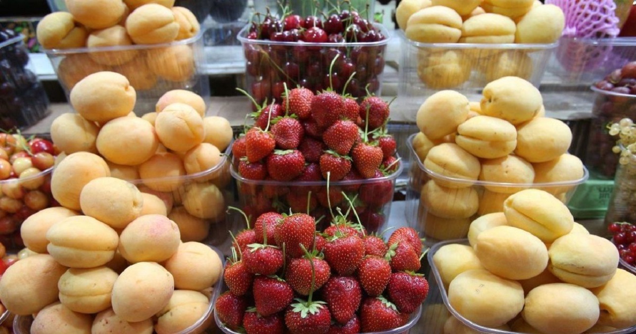 Фрукти та ягоди на ринках Харкова: скільки коштують