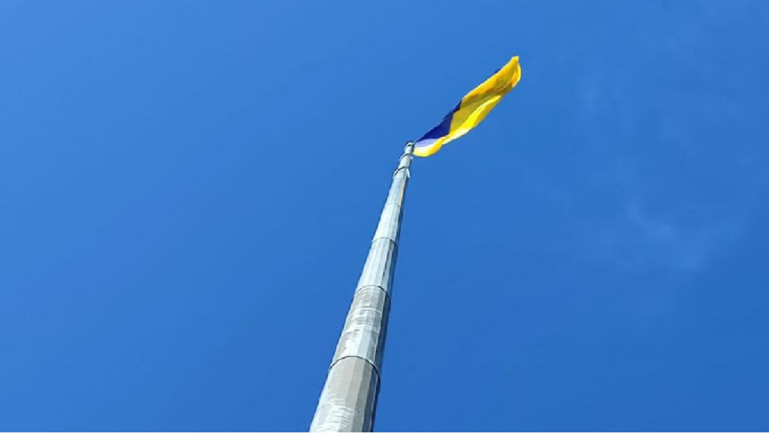 Державний прапор на головному флагштоку міста замінили на менший
