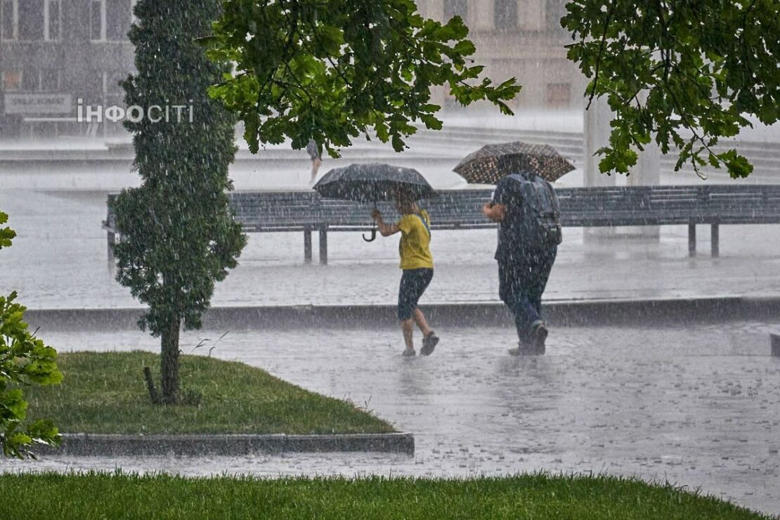 На вихідних Харків залле дощами  - погода 15-16 червня 2024