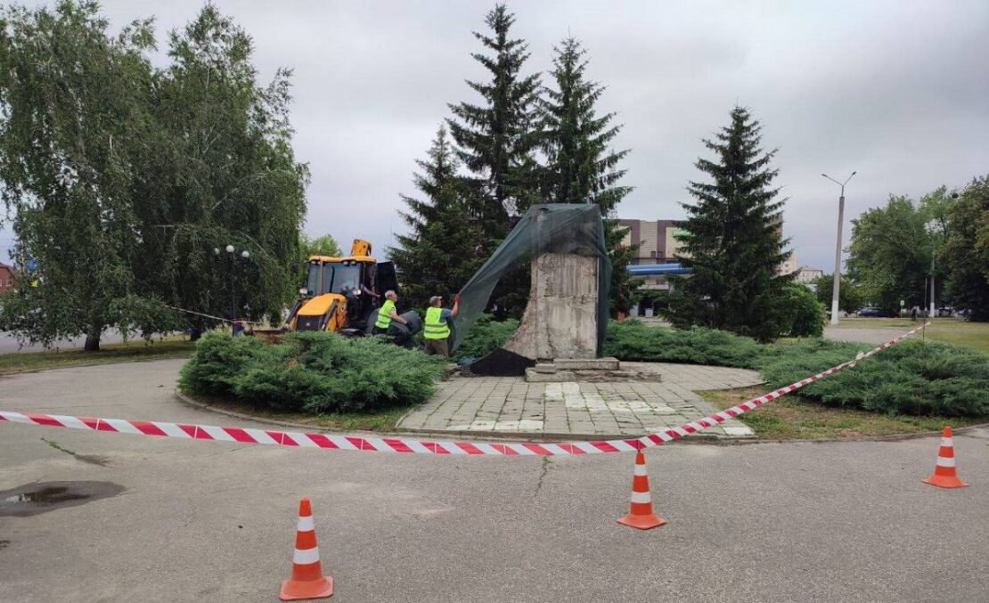У Харкові демонтували постамент пам'ятника Олександру Невському