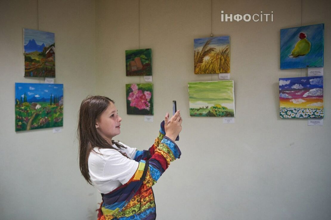 Виставка "Дебют маленької харків'янки" у Харкові - фото