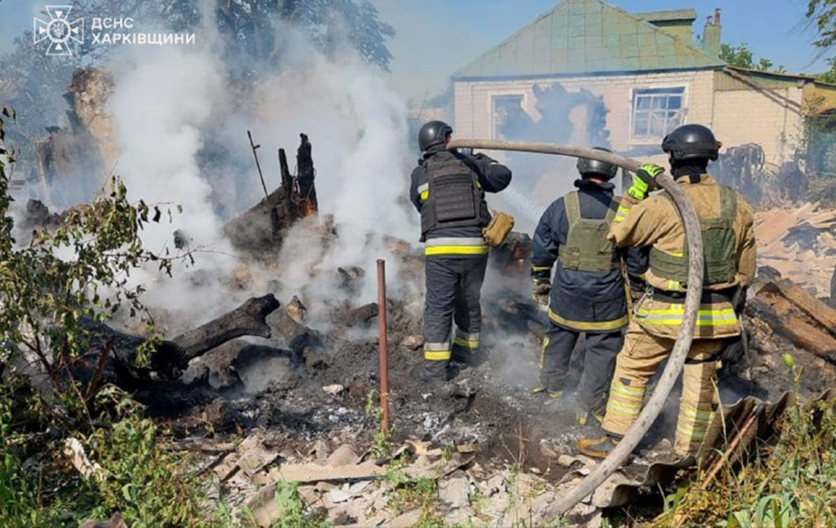 Через ворожі обстріли на Харківщині сталися пожежі