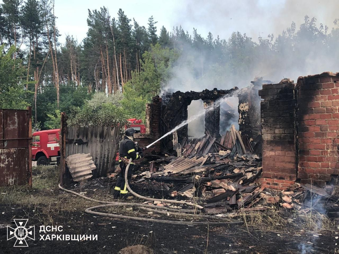 На Харківщині співробітники ДСНС ліквідували наслідки ударів окупантів (фото)