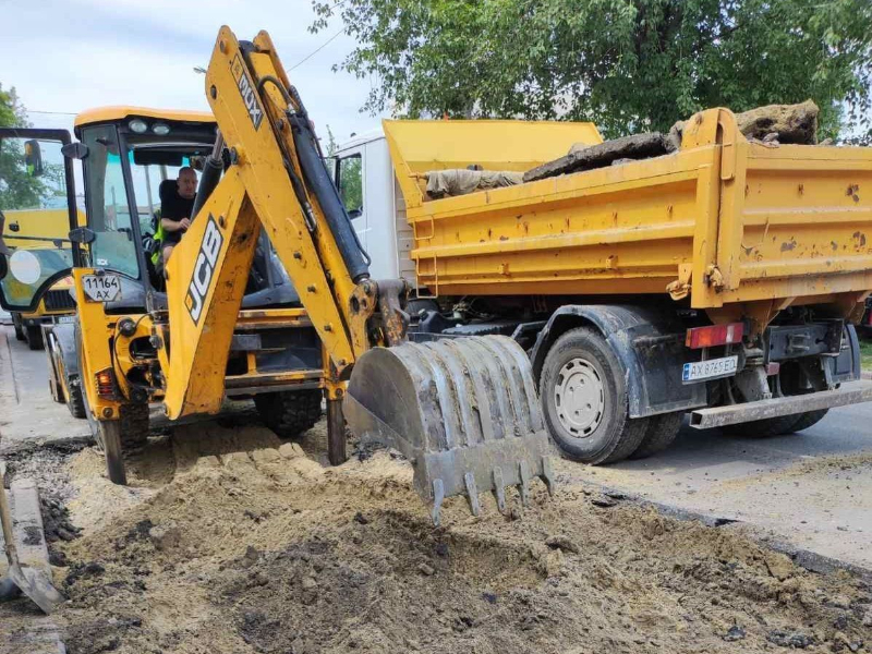 Комунальники оперативно відновили водопостачання у Новобаварському районі