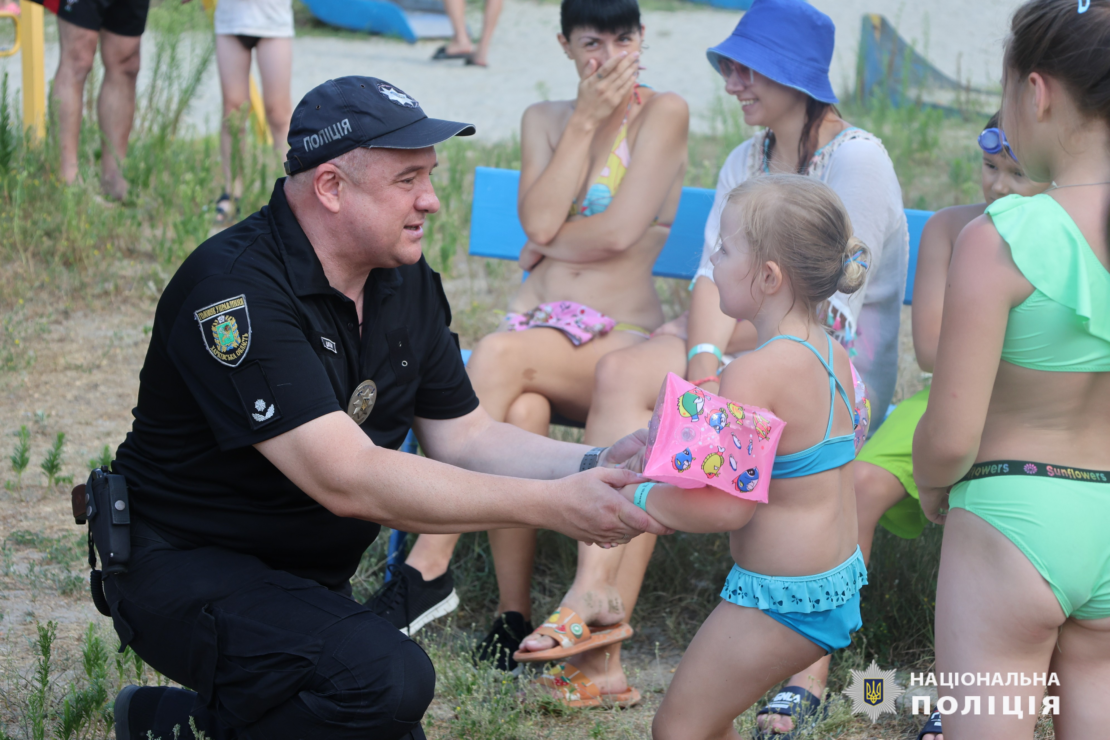 Поліцейські проводять профілактичні бесіди на водоймах