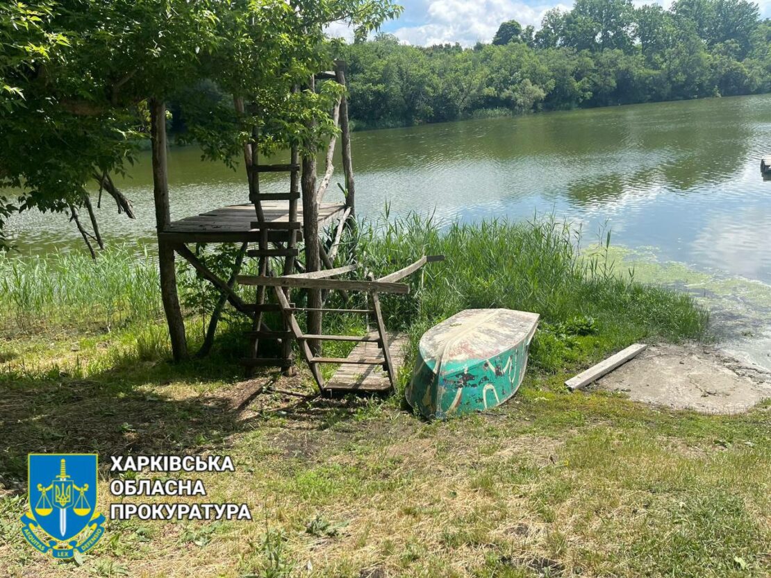 Підприємець незаконно облаштував базу відпочинку біля водойми