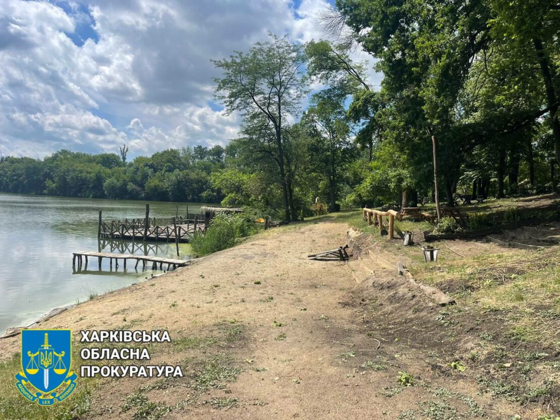 Підприємець незаконно облаштував базу відпочинку біля водойми