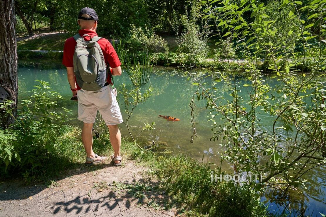 Харків'яни рятуються від спеки у міських парках (фото)