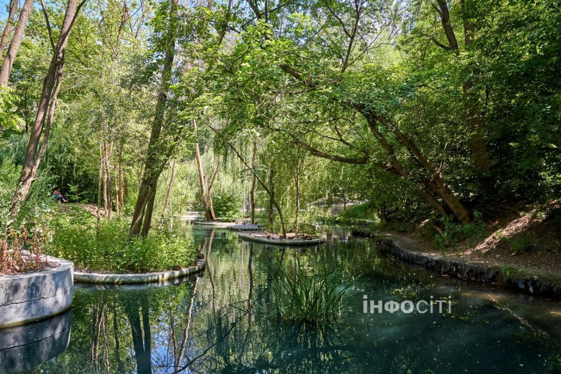 Харків'яни рятуються від спеки у міських парках (фото)