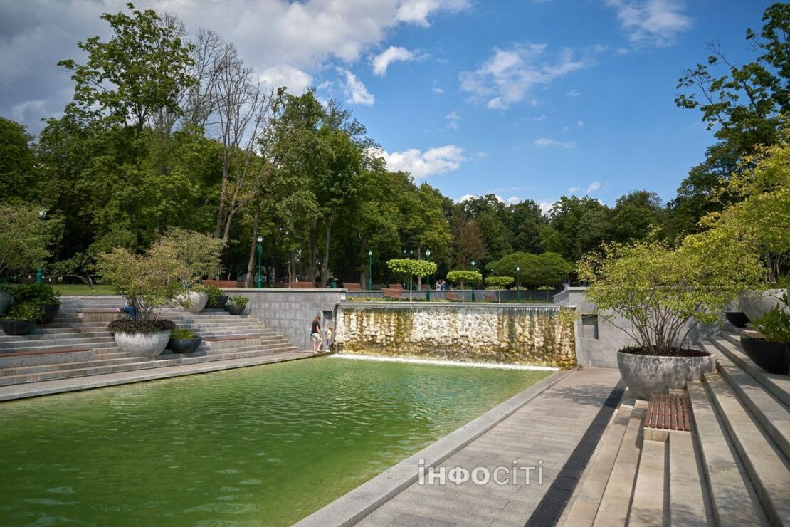 Харків'яни рятуються від спеки у міських парках (фото)