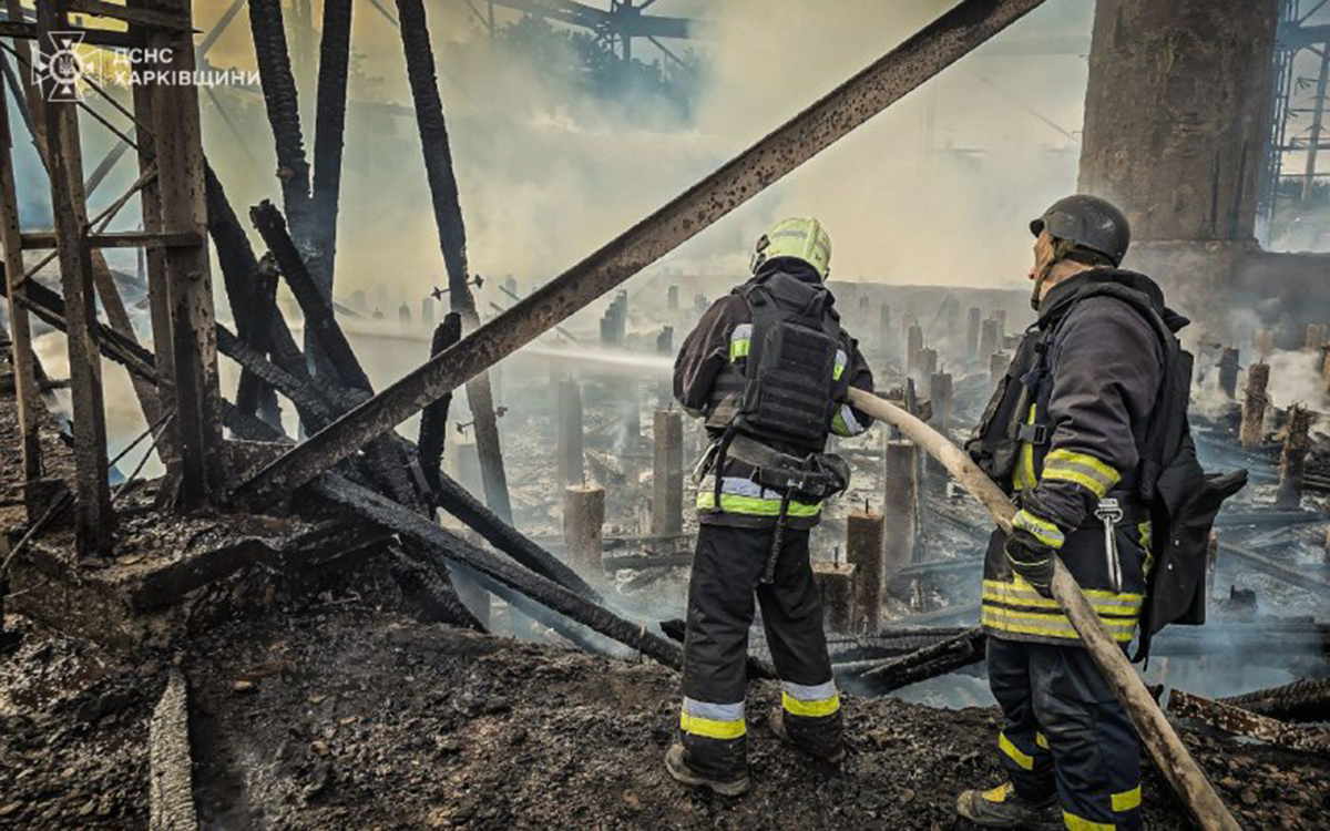 У Харкові загасили масштабну пожежу на підприємстві