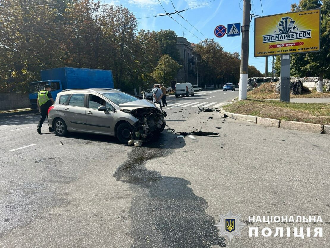 У Харкові зіткнулися два авто, постраждала дитина (фото)