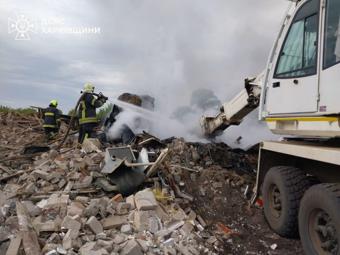 Вночі ворог скинув КАБ на Богуславку на Харківщині: є загиблі (фото)