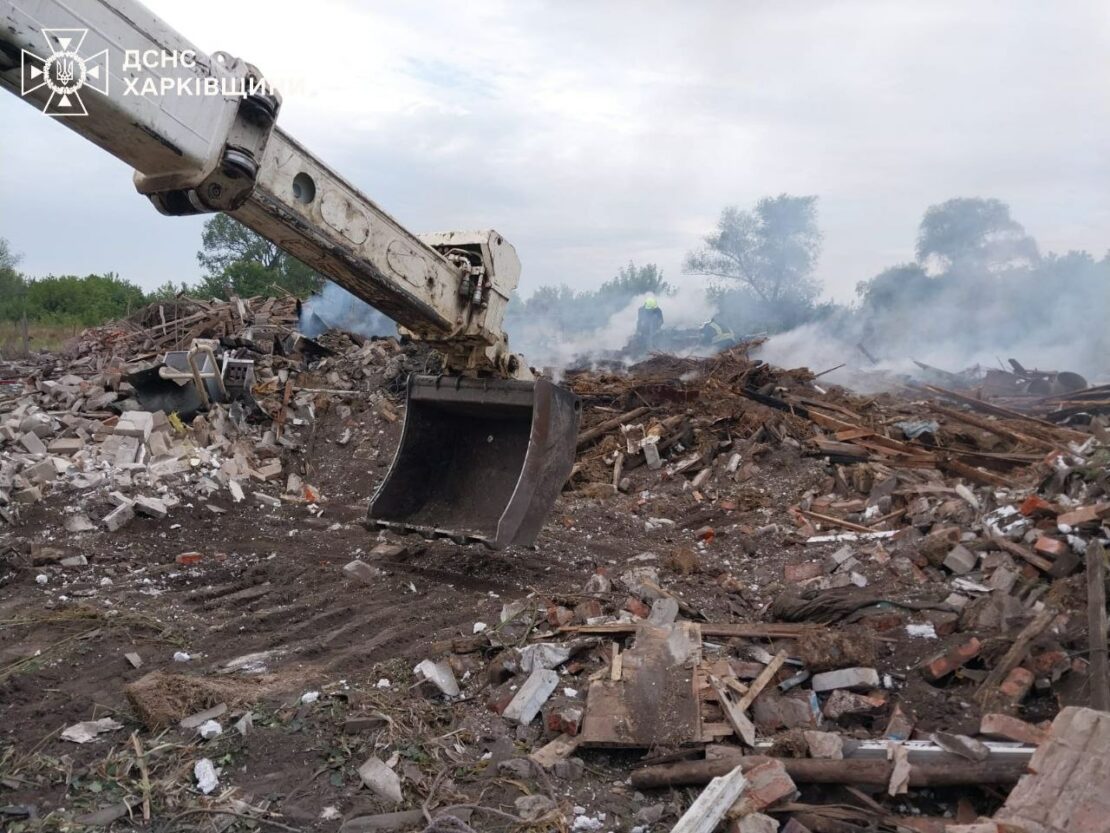 Вночі ворог скинув КАБ на Богуславку на Харківщині: є загиблі (фото)