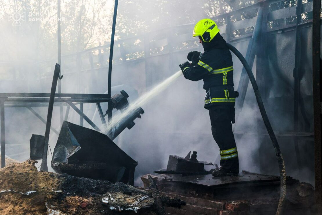 У Бабаях вночі горіло деревопереробне підприємство (фото)