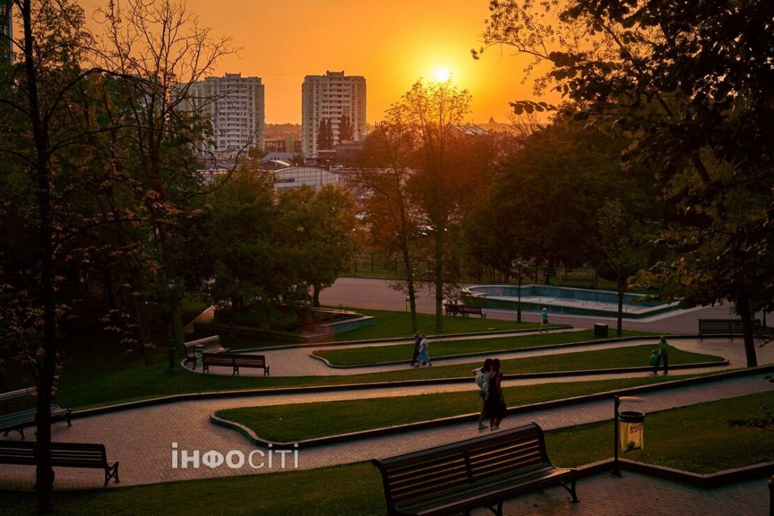 Серпневе надвечір'я у Харкові - фоторепортаж