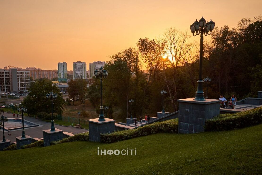 Серпневе надвечір'я у Харкові - фоторепортаж