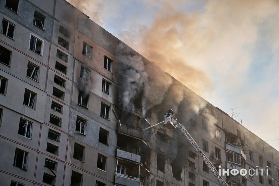 Удар по житловому будинку у Харкові 15.09: фото наслідків