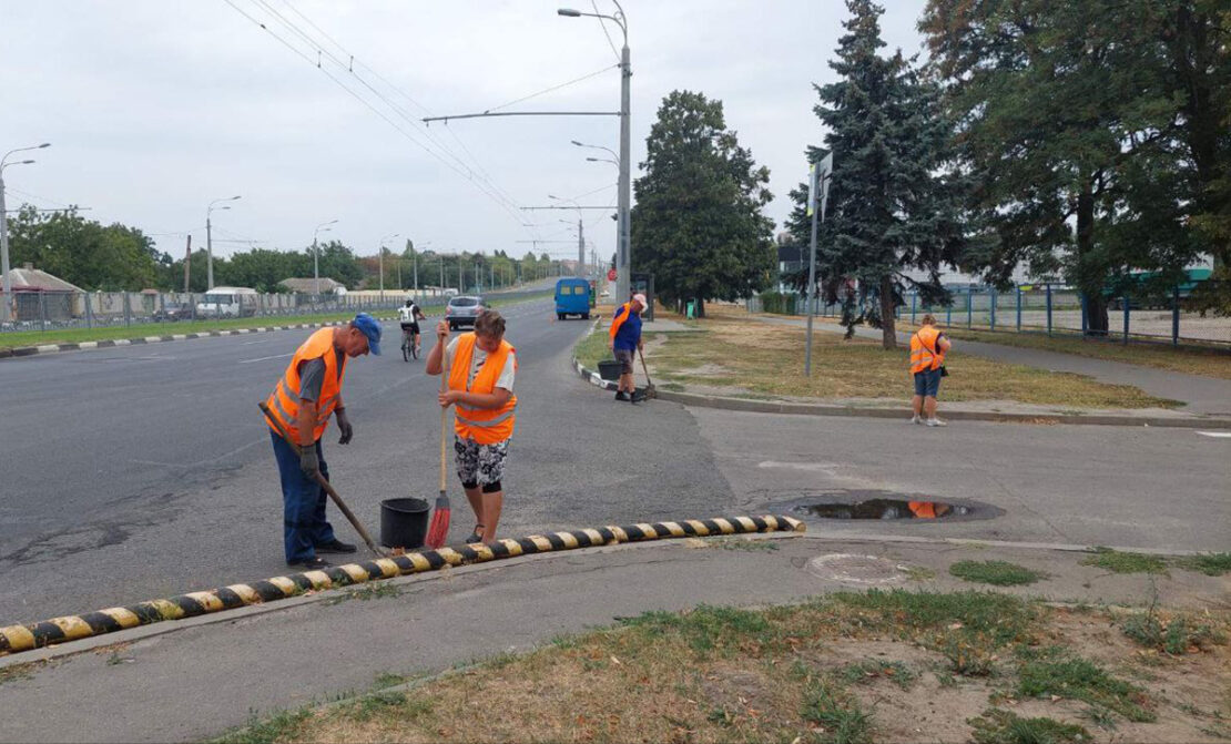 У Харкові комунальники продовжують благоустрій міста