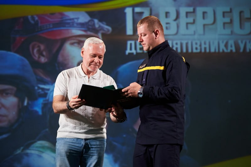 Ігор Терехов нагородив співробітників ДСНС з нагоди Дня рятувальника (фото)