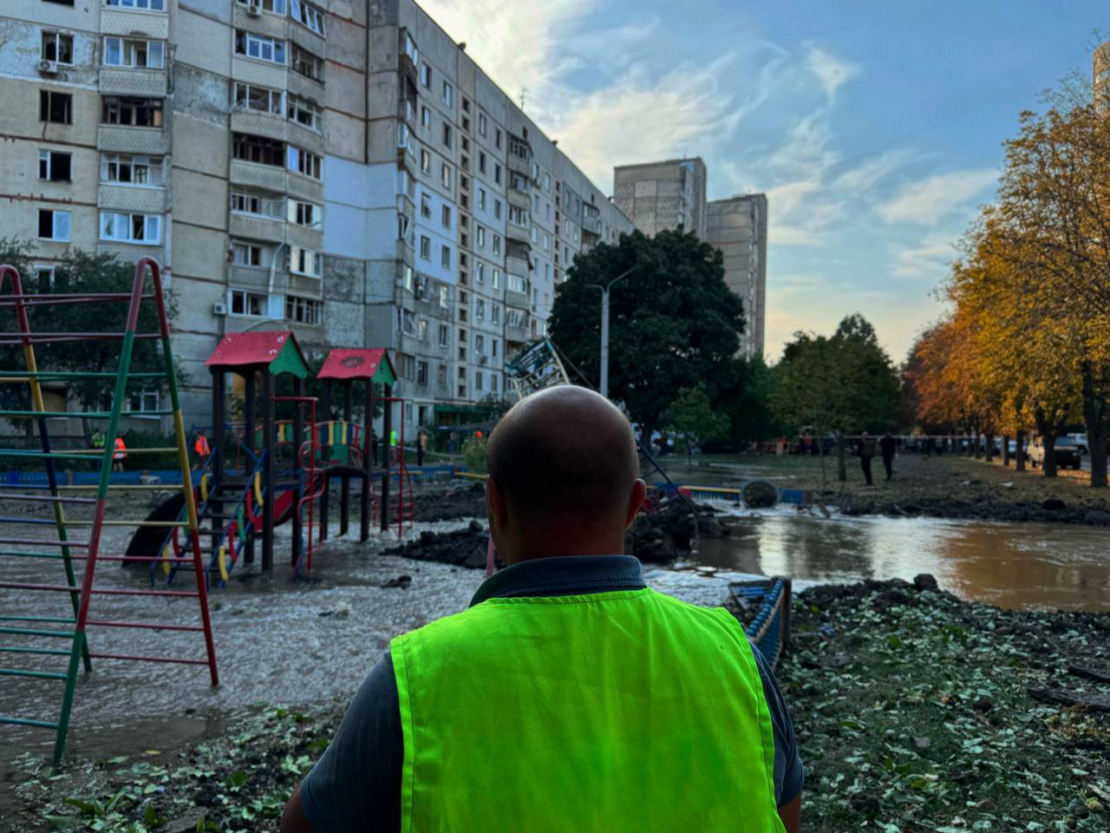 Комунальники відновлюють водопостачання в Немишлянському районі Харкова після чергового обстрілу