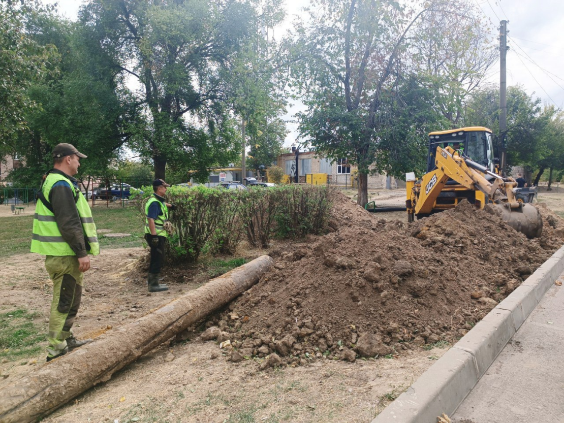 У Харкові комунальники проводять роботи на вулиці Катаєва