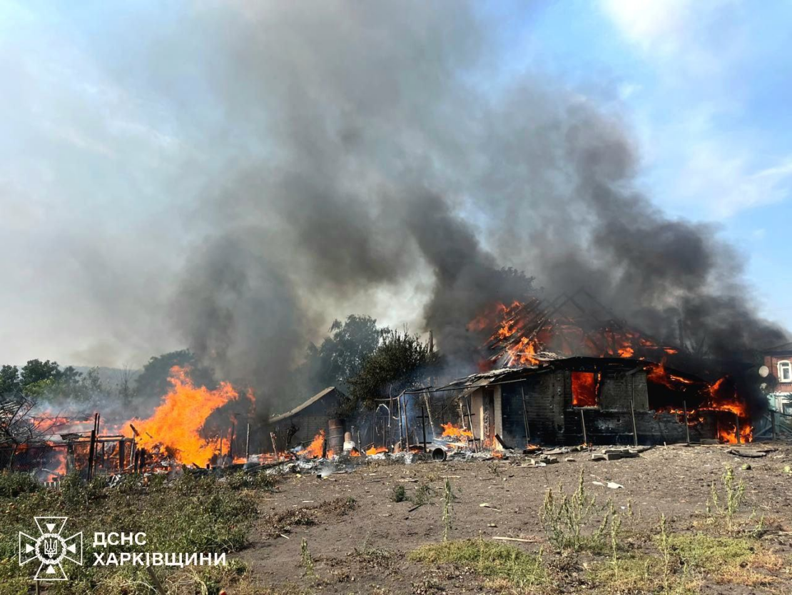 Окупанти обстріляли житловий сектор у Куп'янську: виникли пожежі