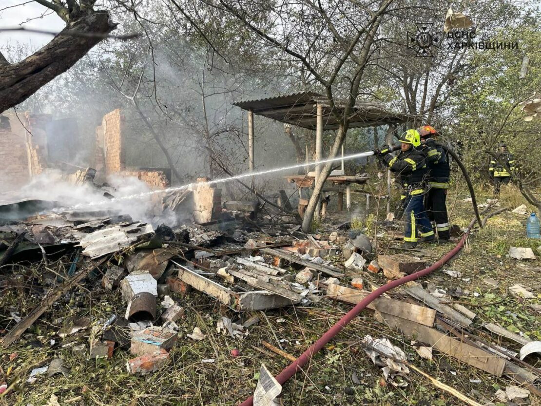 Рятувальники показали зруйноване обстрілами садове товариство у Харкові 