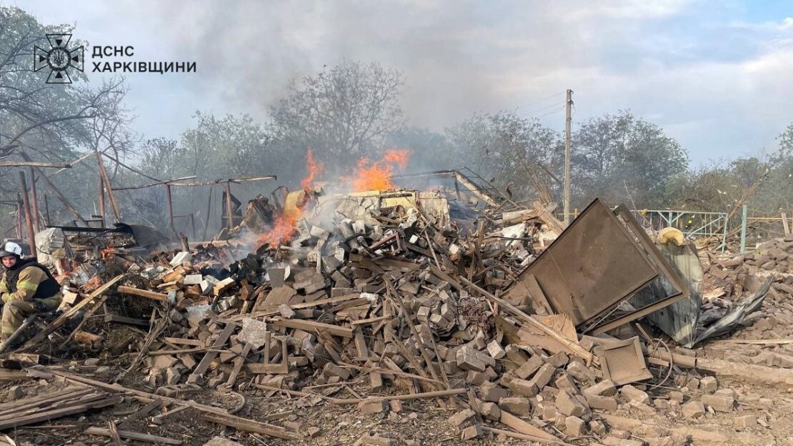 Рятувальники показали зруйноване обстрілами садове товариство у Харкові 