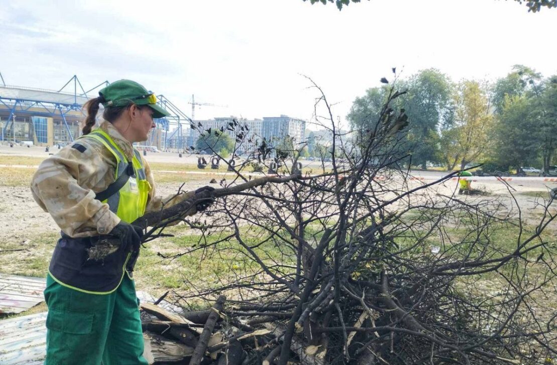 У Харкові комунальники усувають наслідки нічних атак