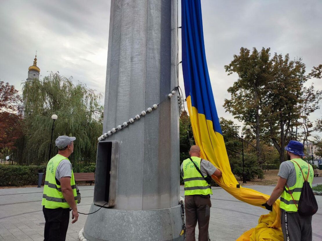 На головному флагштоку Харкова замінили прапор