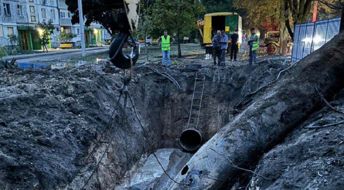 У Харкові відновлюють пошкоджений обстрілом водовід