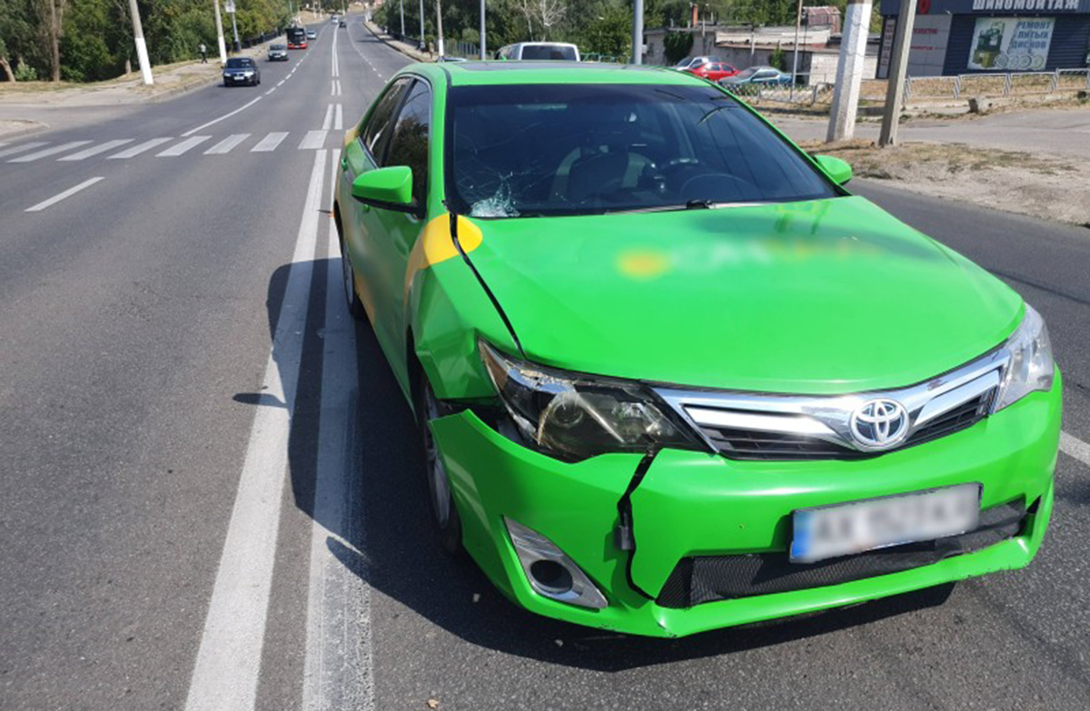 У Харкові таксист збив пішохода: поліція шукає свідків ДТП