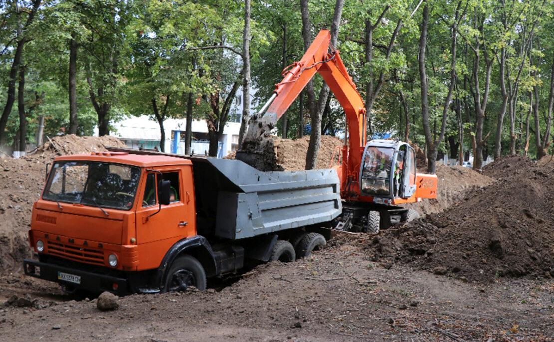 У Харкові перекладають аварійну ділянку колектора 