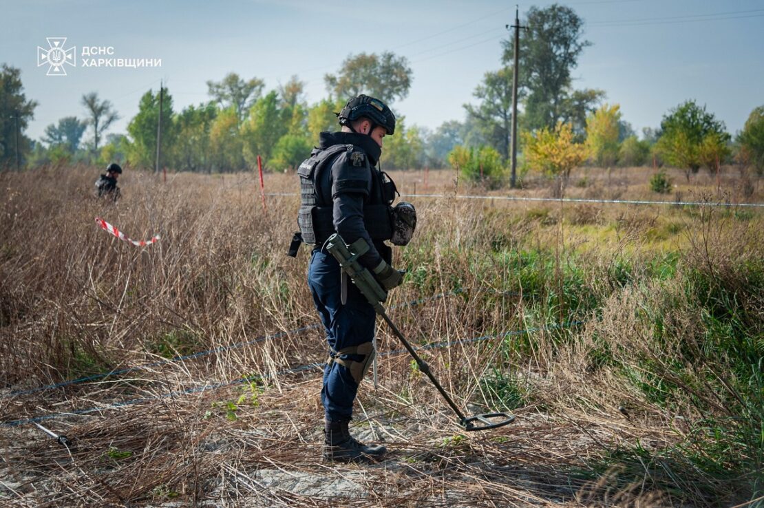 На Харківщині сапери ДСНС розміновують мінні поля