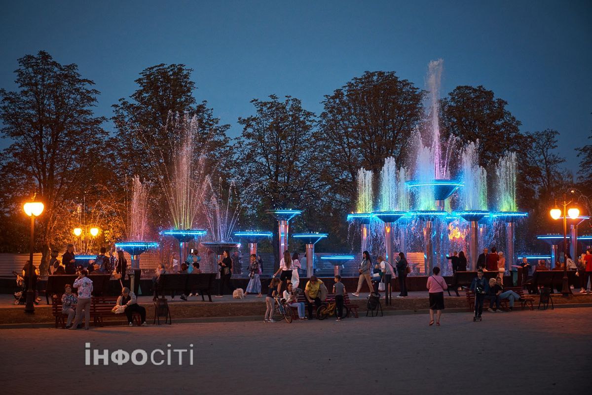 У Харкові біля Палацу спорту працює Олімпійський фонтан (фото)