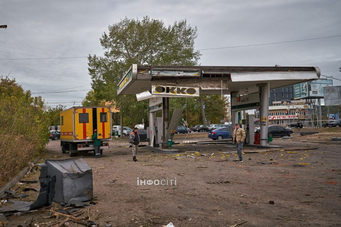 У Харкові тривають роботи з ліквідації наслідків масованого авіаудару рф 20 жовтня (фото)