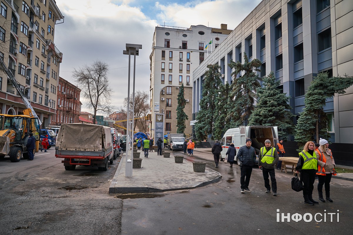 «Прозорий офіс» Київського району частково відновив роботу