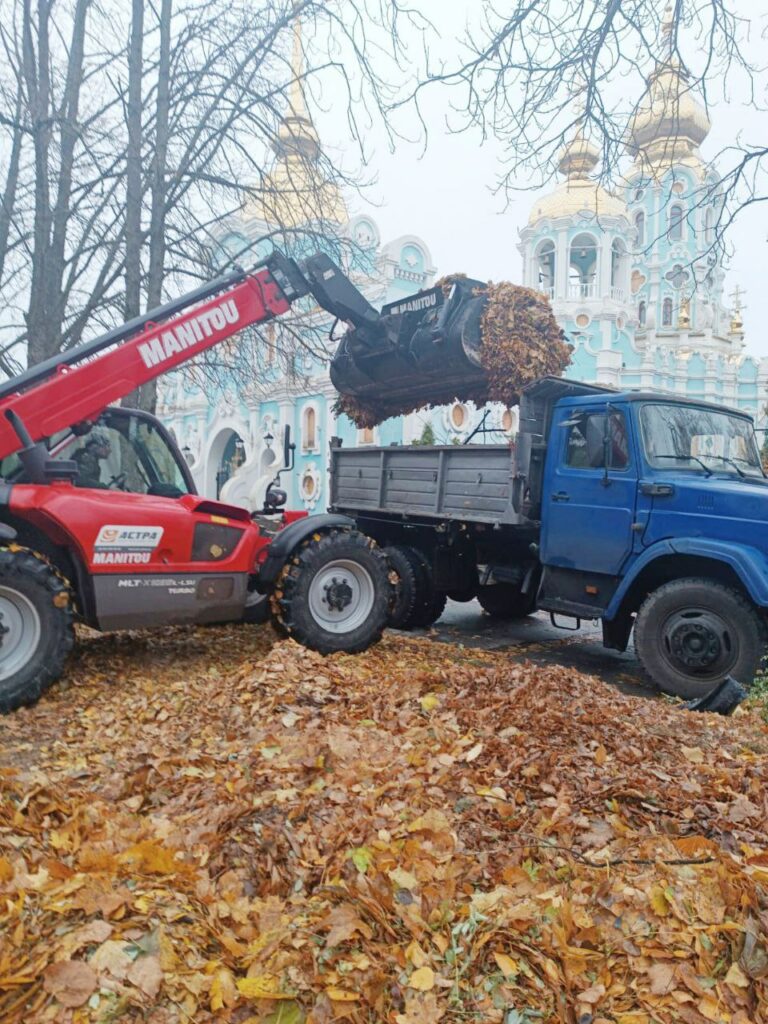 Комунальники наводять лад на вулицях Харкова (фото)