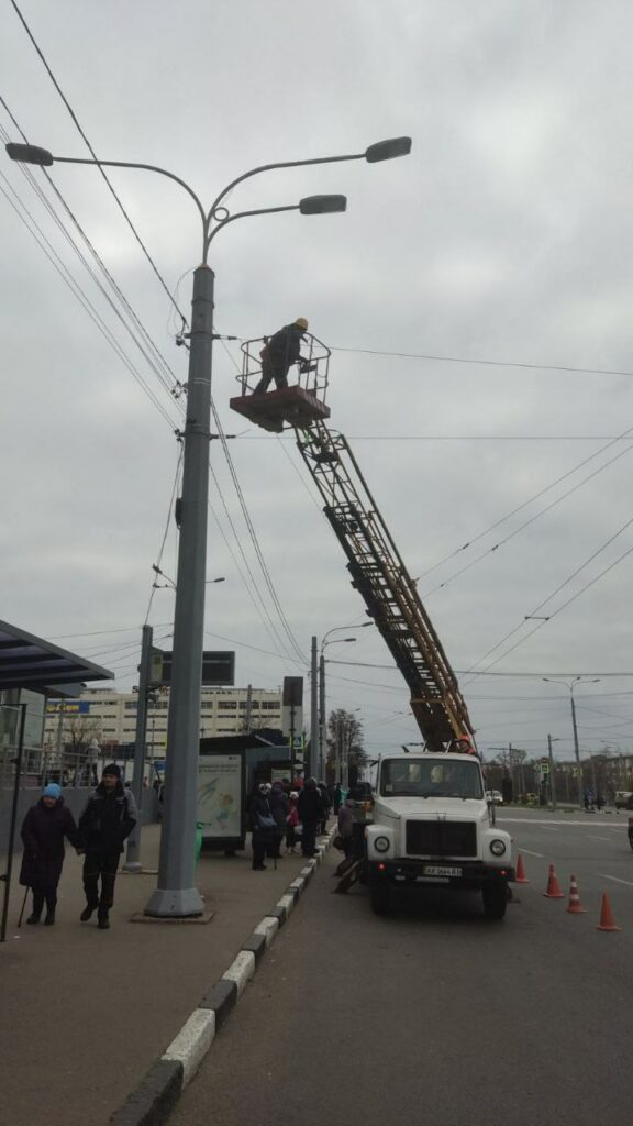 Харківські комунальники забезпечують роботу вуличного освітлення