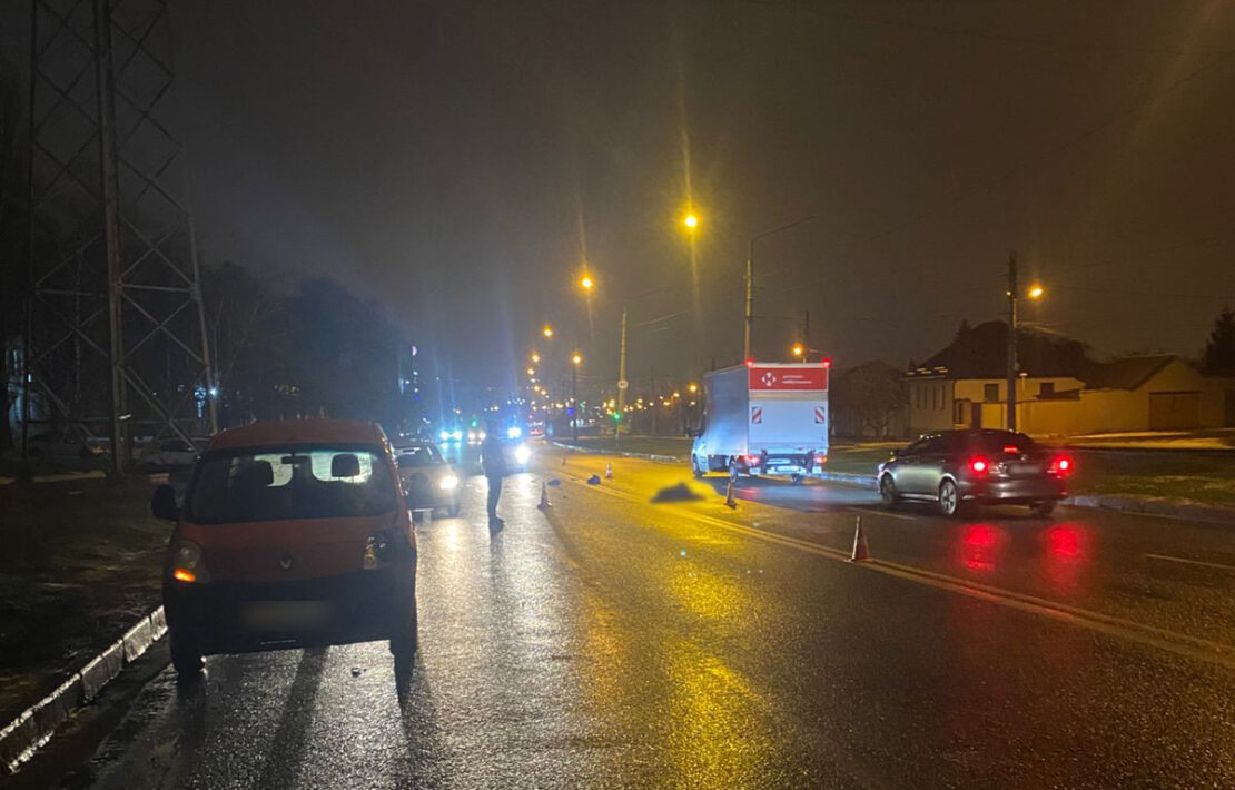 На Салтівці у Харкові водій на смерть збив жінку-пішохода 